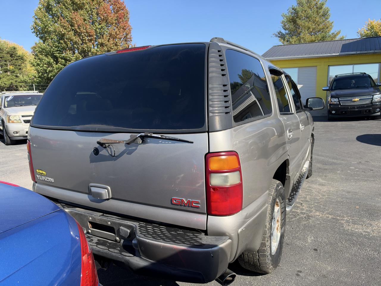 GMC Yukon Denali 4dr AWD 2004