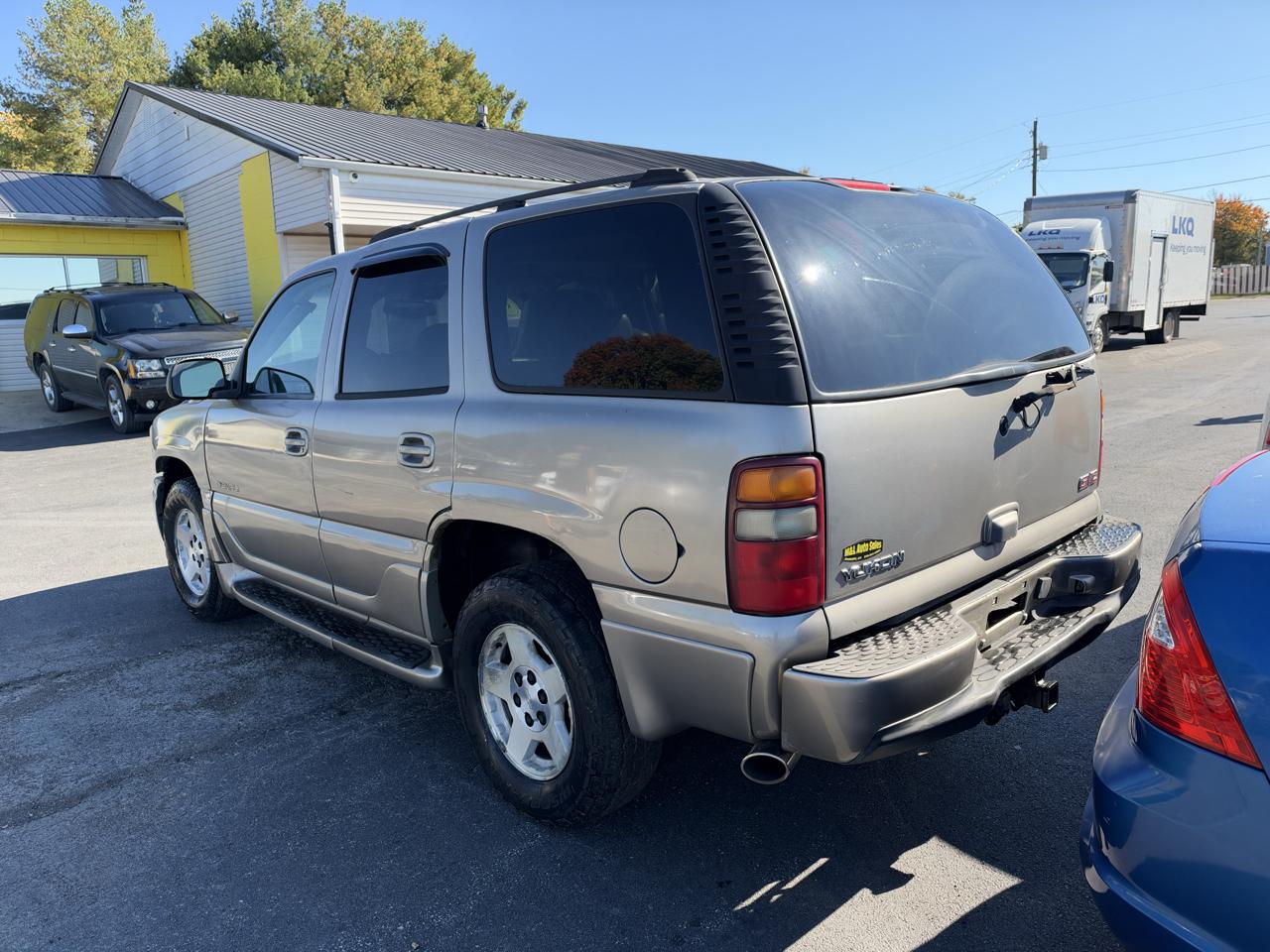 GMC Yukon Denali 4dr AWD 2004