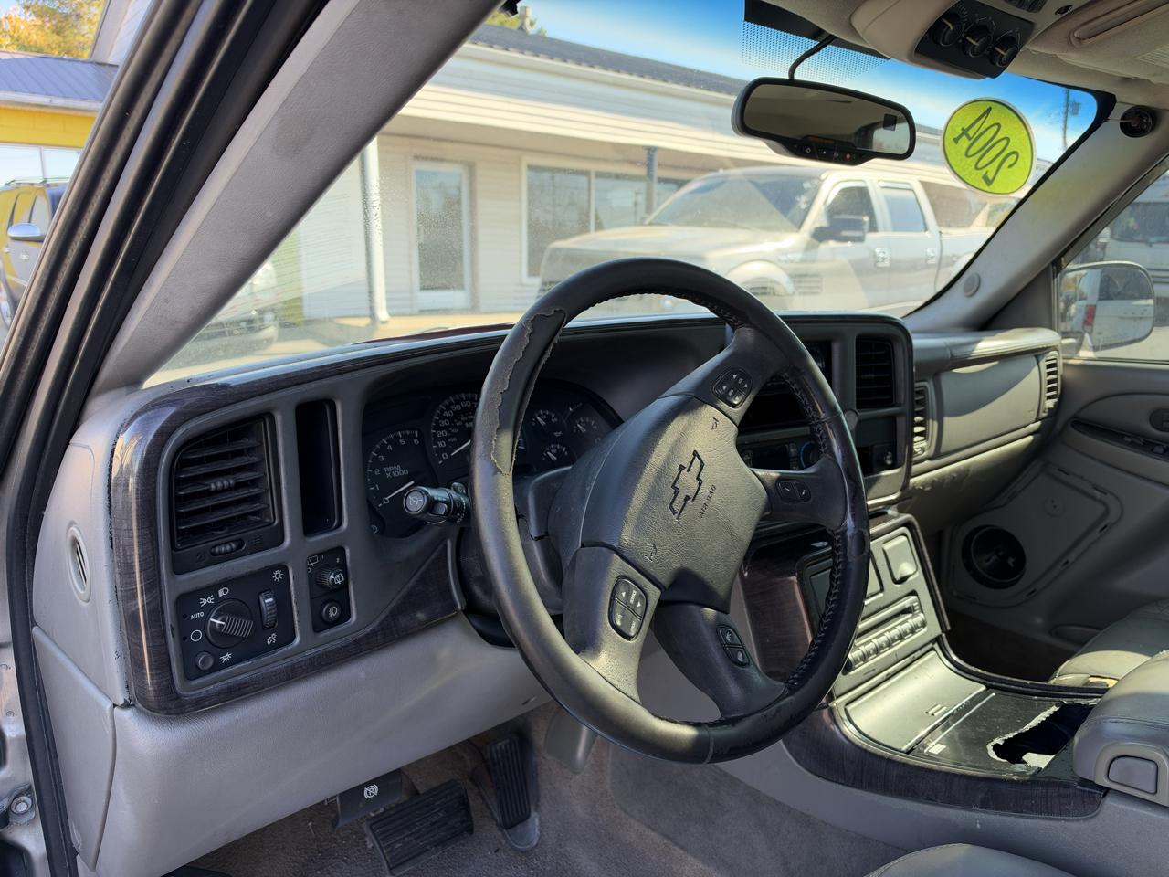GMC Yukon Denali 4dr AWD 2004