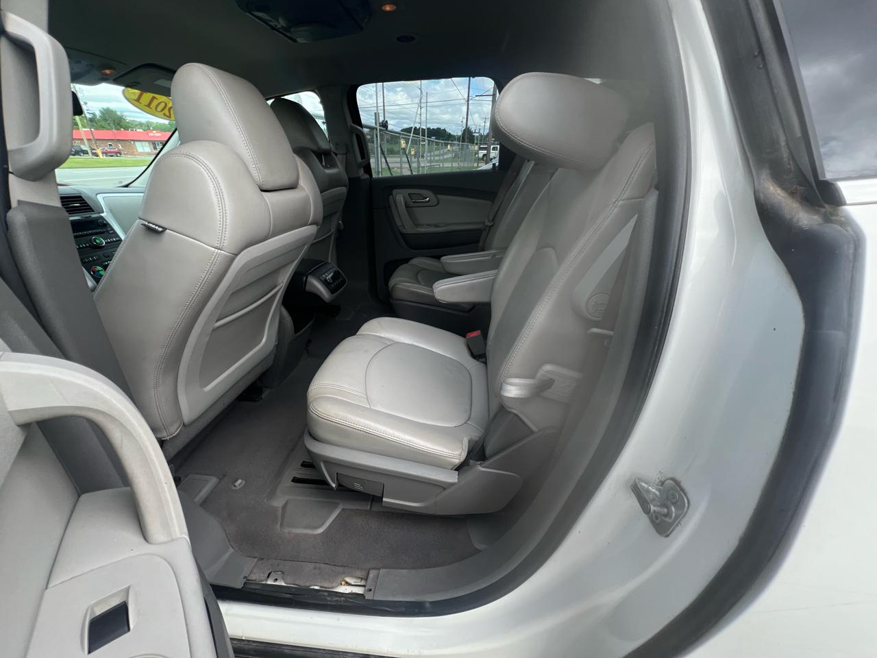 Chevrolet Traverse AWD 4dr LT w/2LT 2011