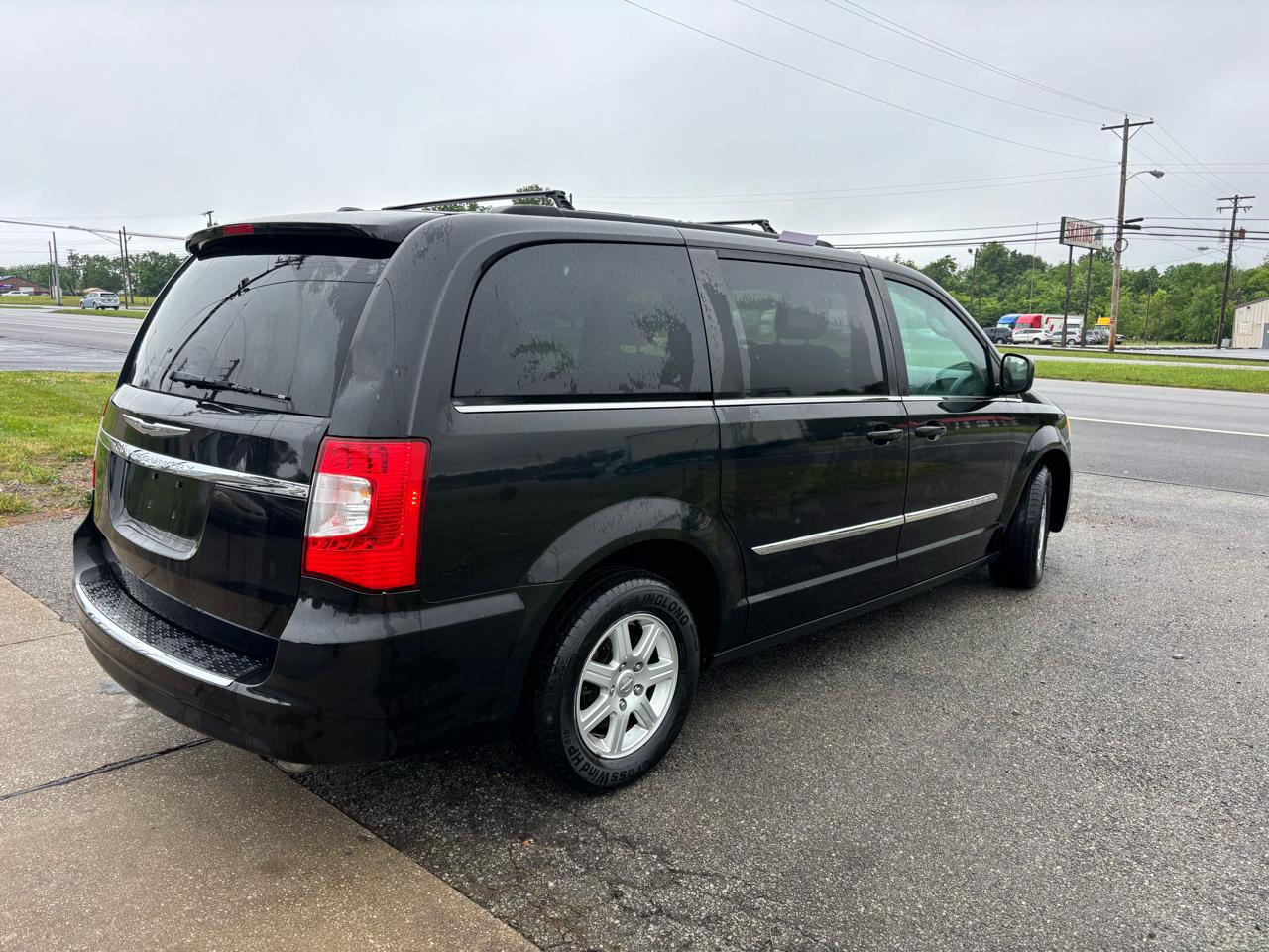 Chrysler Town & Country 4dr Wgn Touring 2012