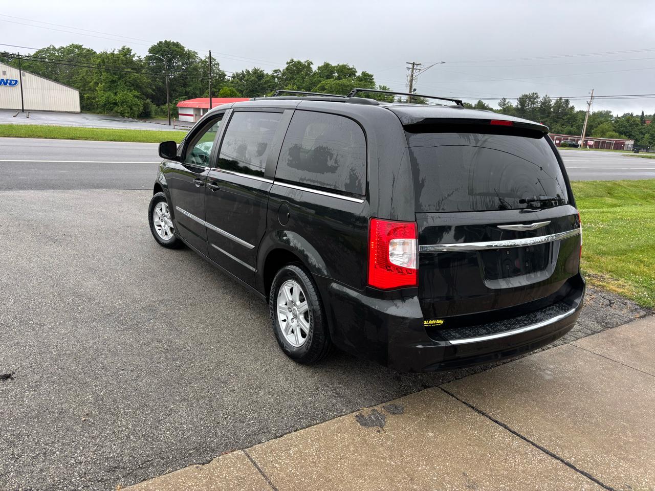 Chrysler Town & Country 4dr Wgn Touring 2012