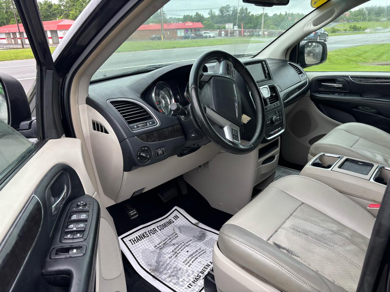 Chrysler Town & Country 4dr Wgn Touring 2012