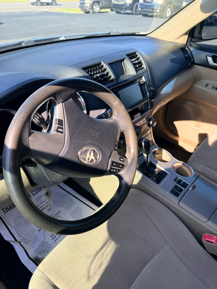 Toyota Highlander FWD 4dr I4 (Natl) 2013 Toyota Highlander FWD 4dr I4 (Natl) 2013