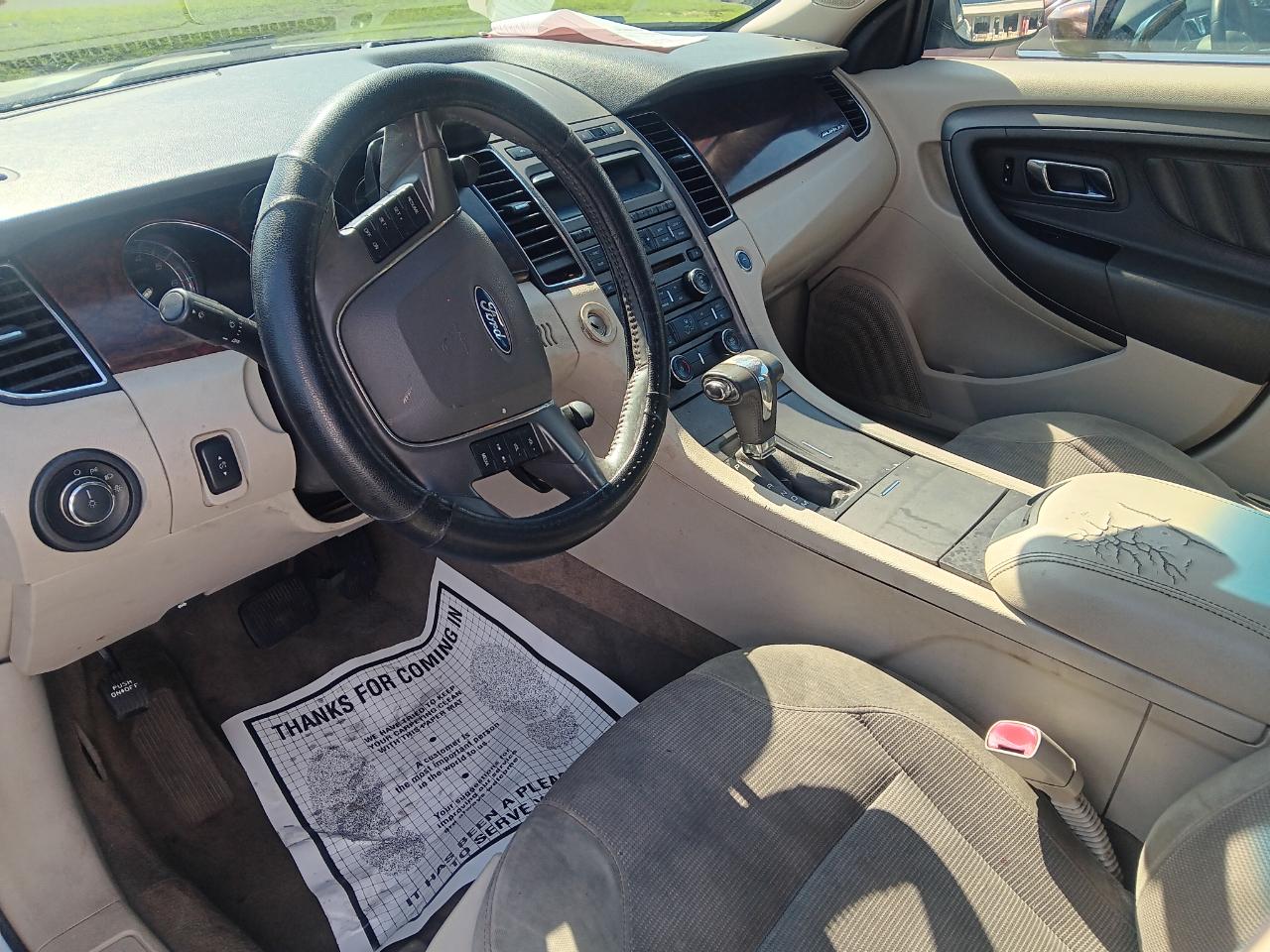 Ford Taurus 4dr Sdn SEL FWD 2010
