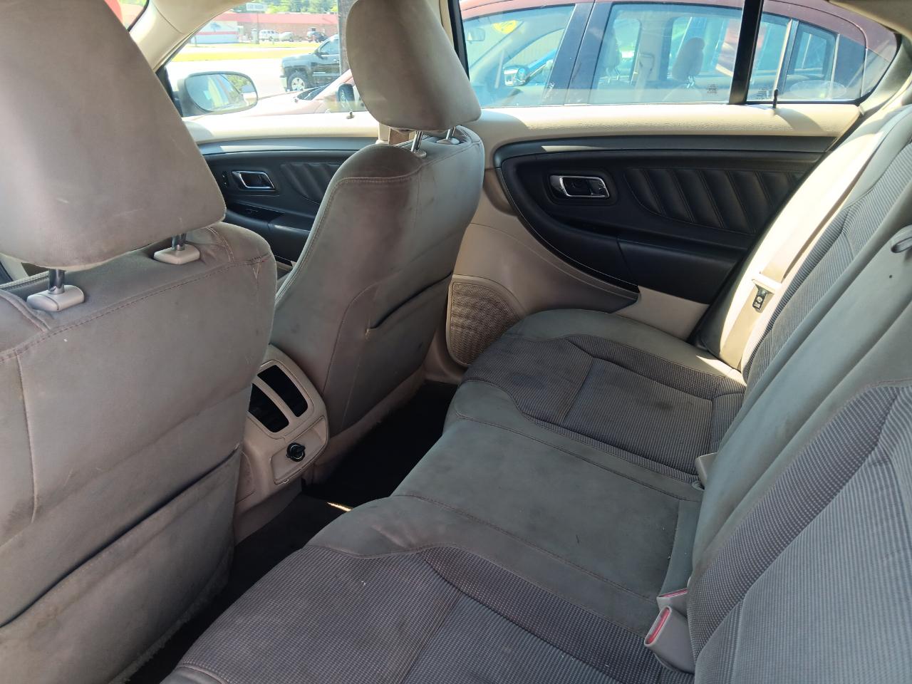 Ford Taurus 4dr Sdn SEL FWD 2010