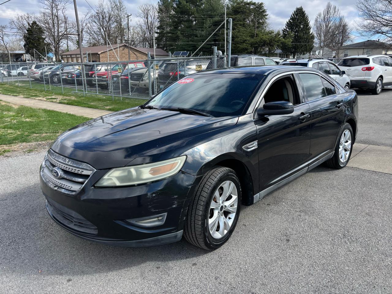 Ford Taurus 4dr Sdn SEL FWD 2010