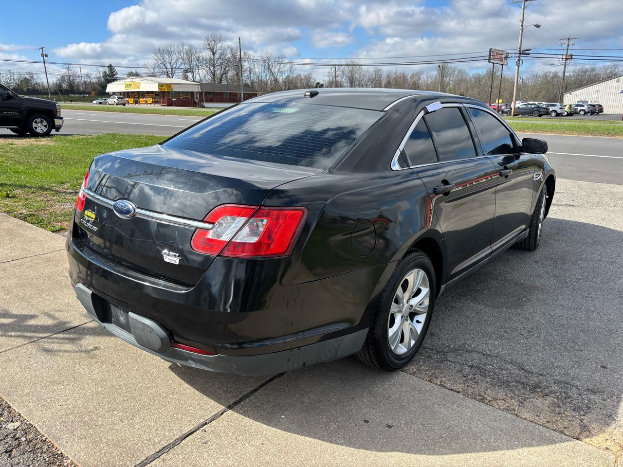 Ford Taurus 4dr Sdn SEL FWD 2010