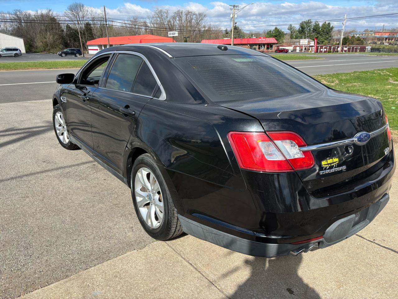 Ford Taurus 4dr Sdn SEL FWD 2010