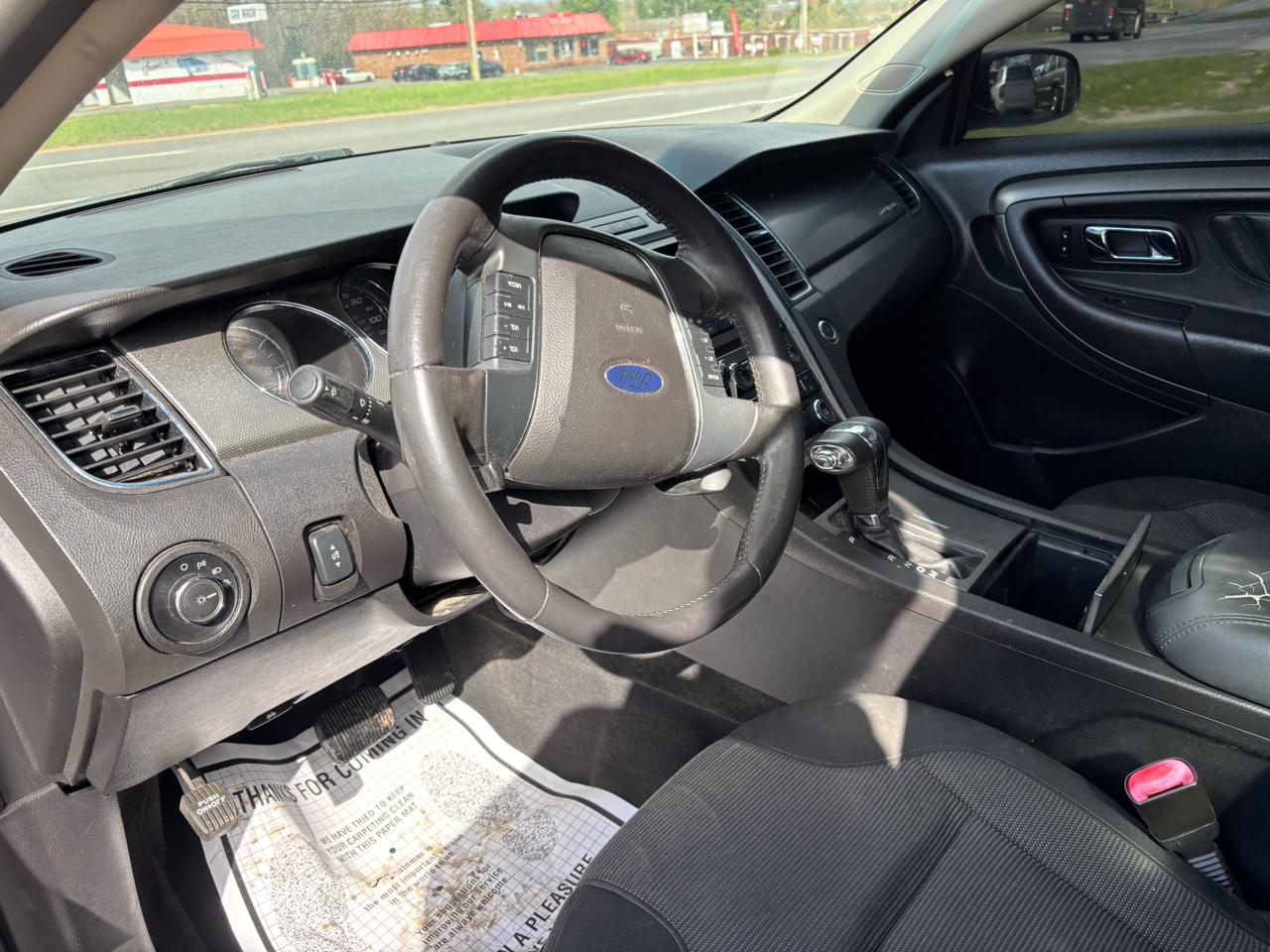 Ford Taurus 4dr Sdn SEL FWD 2010