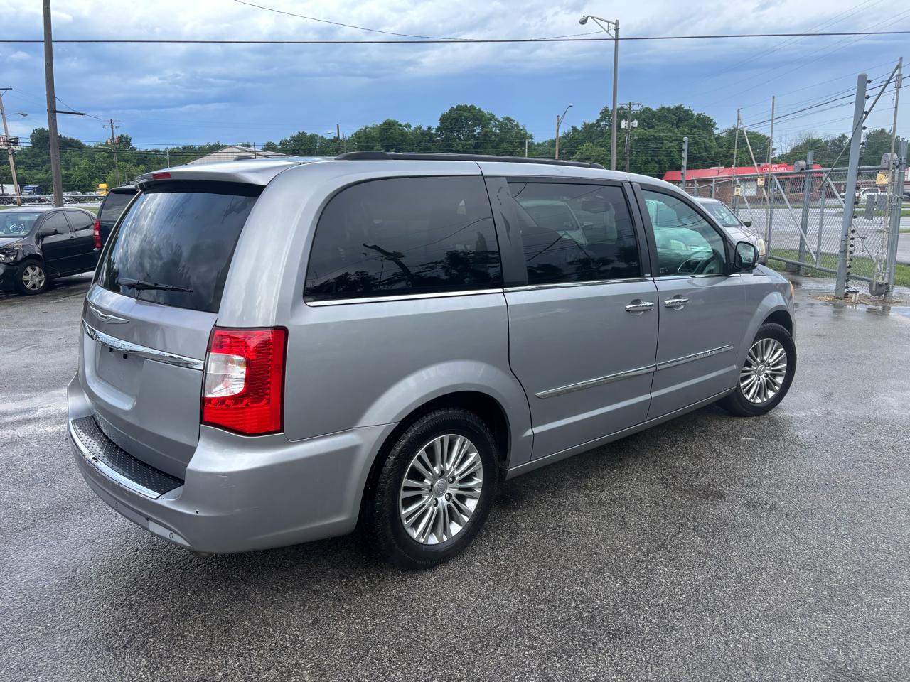 Chrysler Town & Country 4dr Wgn Touring-L 2014