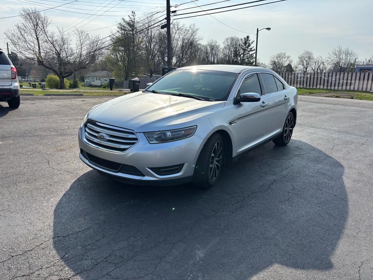 Ford Taurus 4dr Sdn Limited FWD 2015