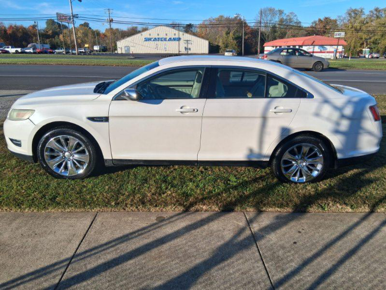 2010 Ford Taurus 4dr Sdn Limited FWD