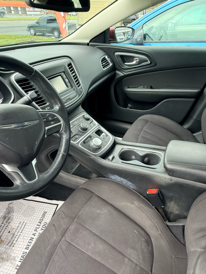 Chrysler 200 4dr Sdn Limited FWD 2015 Chrysler 200 4dr Sdn Limited FWD 2015