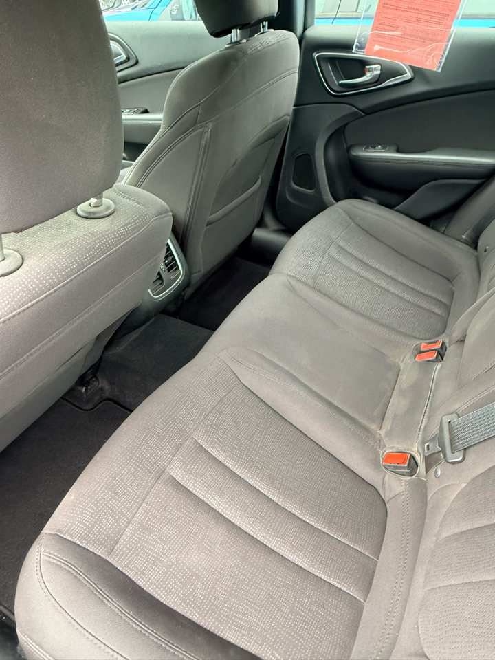 Chrysler 200 4dr Sdn Limited FWD 2015 Chrysler 200 4dr Sdn Limited FWD 2015