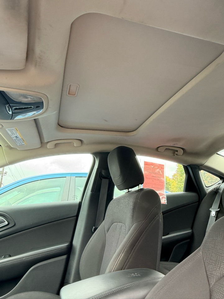 Chrysler 200 4dr Sdn Limited FWD 2015 Chrysler 200 4dr Sdn Limited FWD 2015