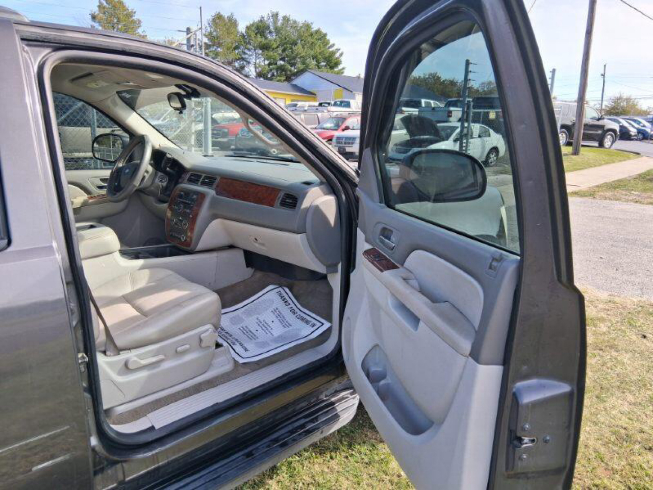 Chevrolet Suburban 4WD 4dr 1500 LT 2010 Chevrolet Suburban 4WD 4dr 1500 LT 2010