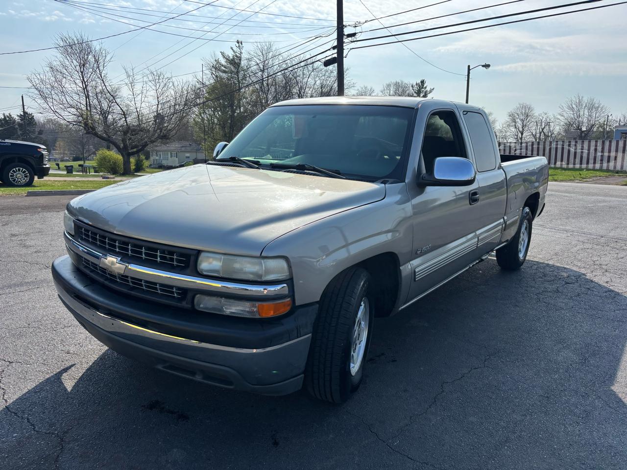 Chevrolet Silverado 1500 Ext Cab 143.5" WB LS 2001