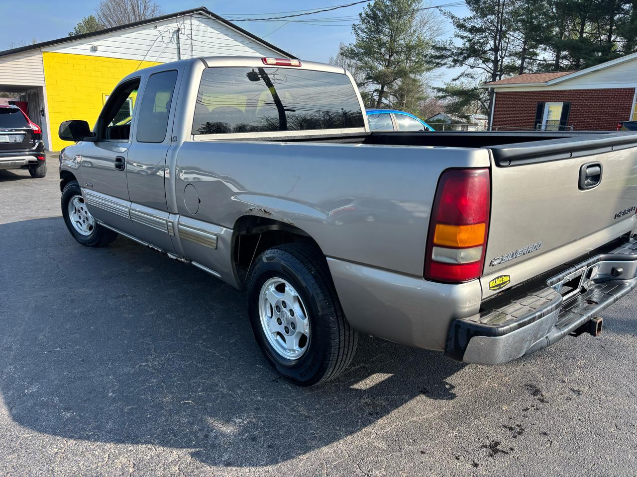 Chevrolet Silverado 1500 Ext Cab 143.5" WB LS 2001