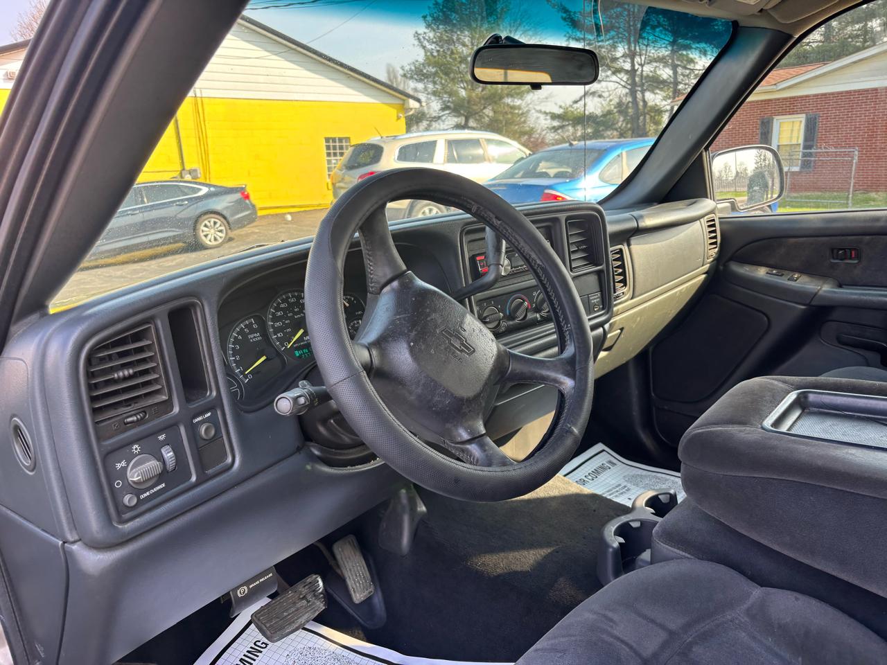 Chevrolet Silverado 1500 Ext Cab 143.5" WB LS 2001