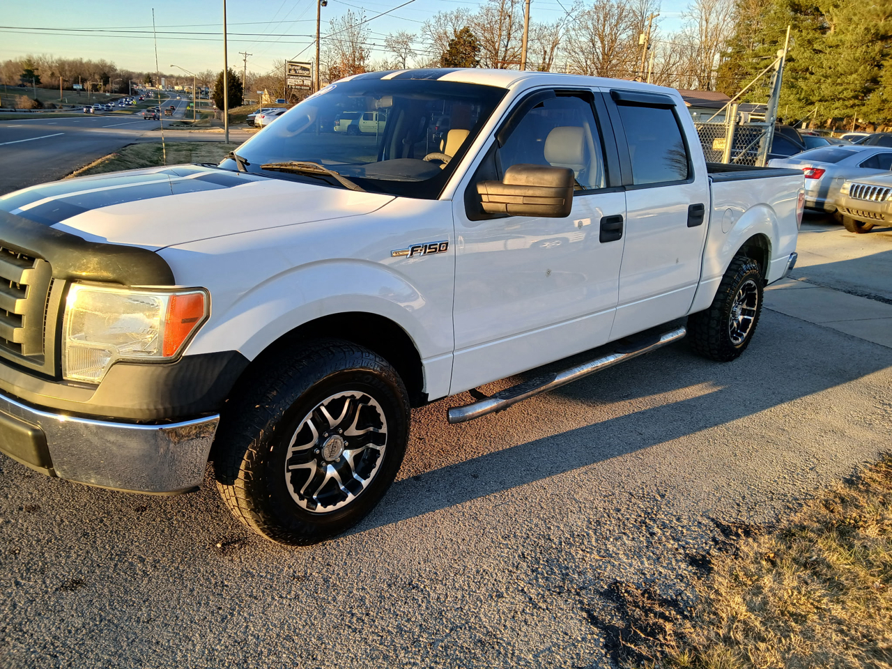 Ford F-150 2WD SuperCrew 145" XL 2010