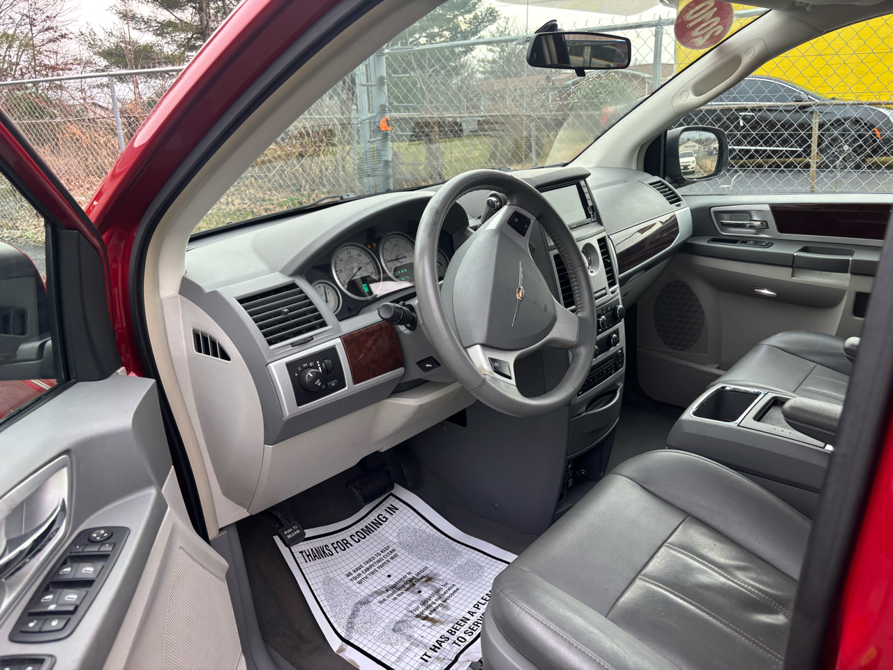 Chrysler Town & Country 4dr Wgn Touring 2010