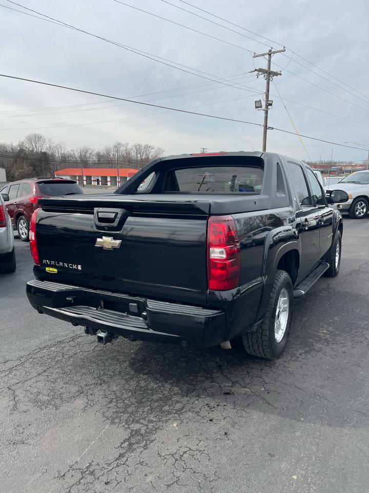 Chevrolet Avalanche 4WD Crew Cab 130" LT w/2LT 2009