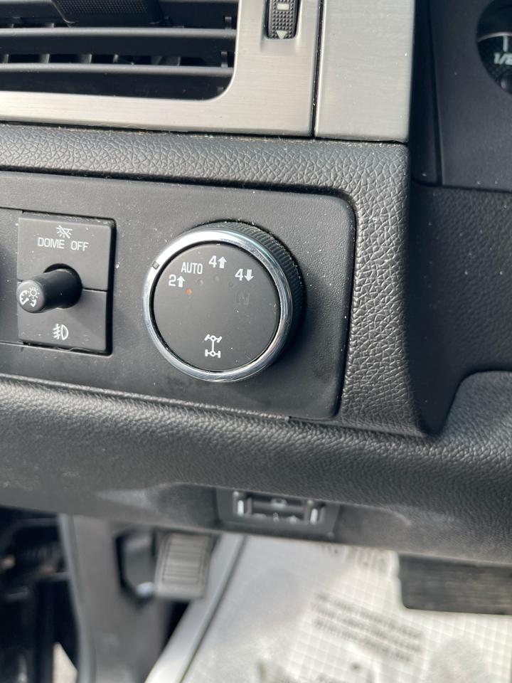 Chevrolet Avalanche 4WD Crew Cab 130" LT w/2LT 2009