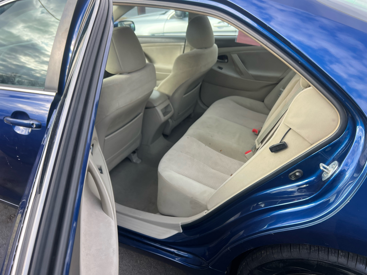 Toyota Camry 4dr Sdn I4 Man LE (Natl) 2011