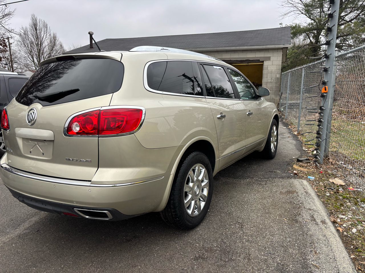 Buick Enclave FWD 4dr Leather 2015