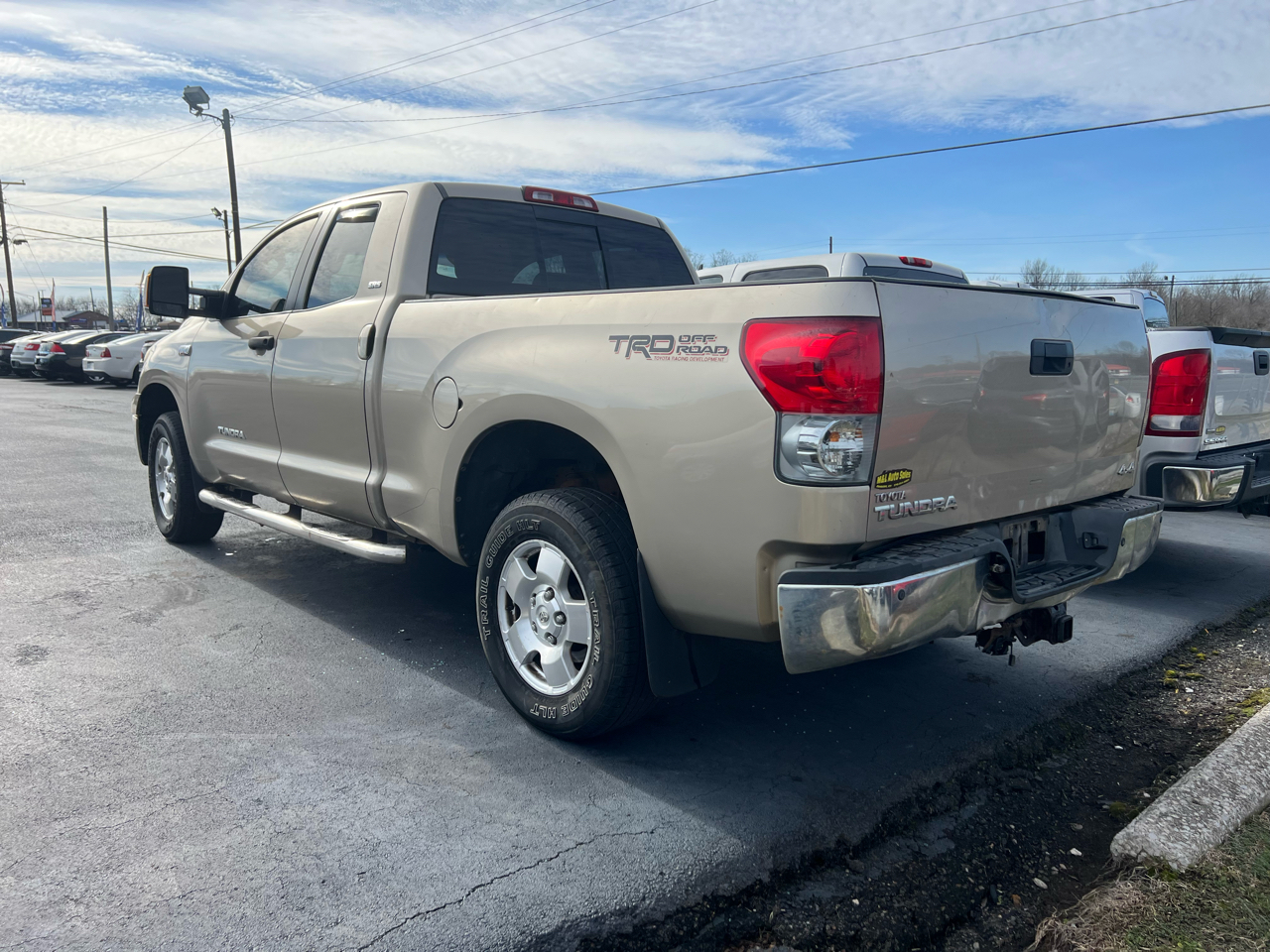 Toyota Tundra 4WD Double 145.7" 5.7L V8 SR5 (Natl 2007