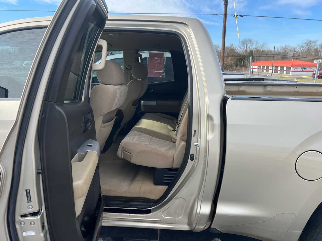 Toyota Tundra 4WD Double 145.7" 5.7L V8 SR5 (Natl 2007