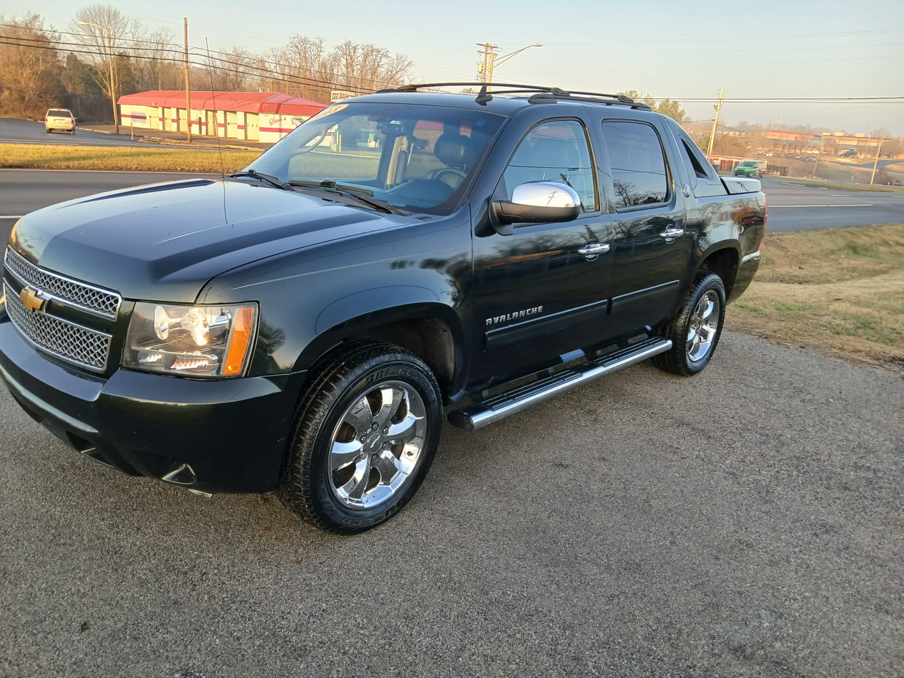 Chevrolet Avalanche 4WD Crew Cab LT 2013