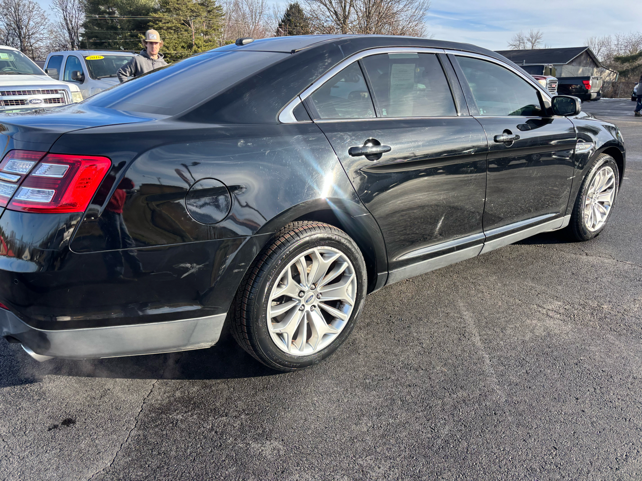 Ford Taurus Limited FWD 2018