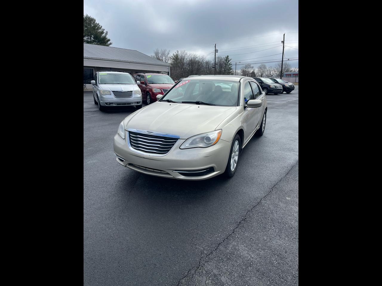 Chrysler 200 4dr Sdn Touring 2013