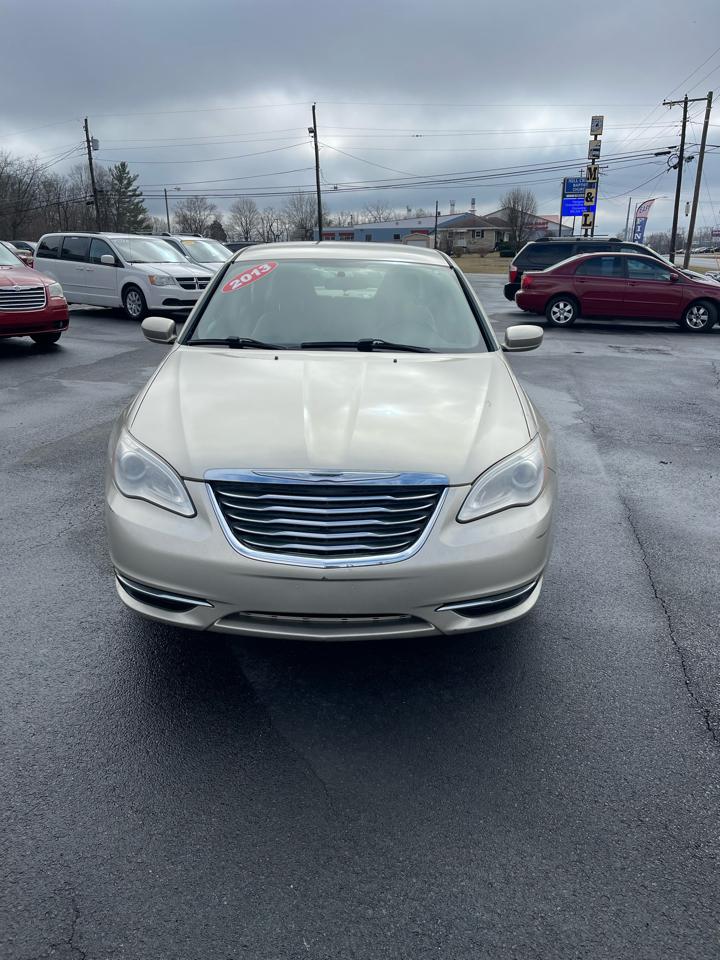 Chrysler 200 4dr Sdn Touring 2013