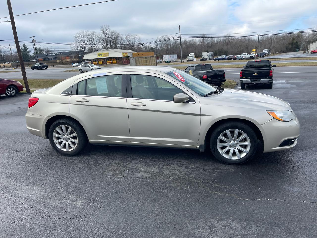 Chrysler 200 4dr Sdn Touring 2013