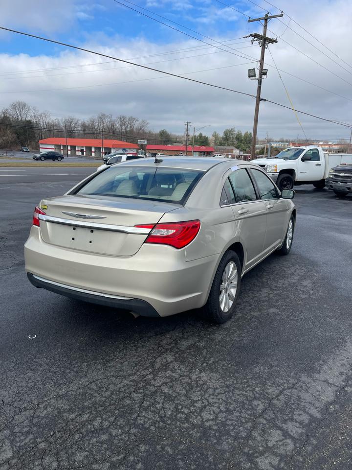 Chrysler 200 4dr Sdn Touring 2013