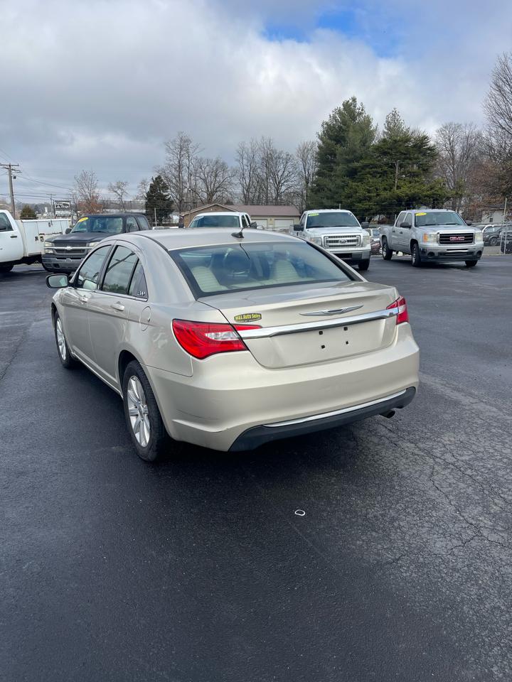 Chrysler 200 4dr Sdn Touring 2013