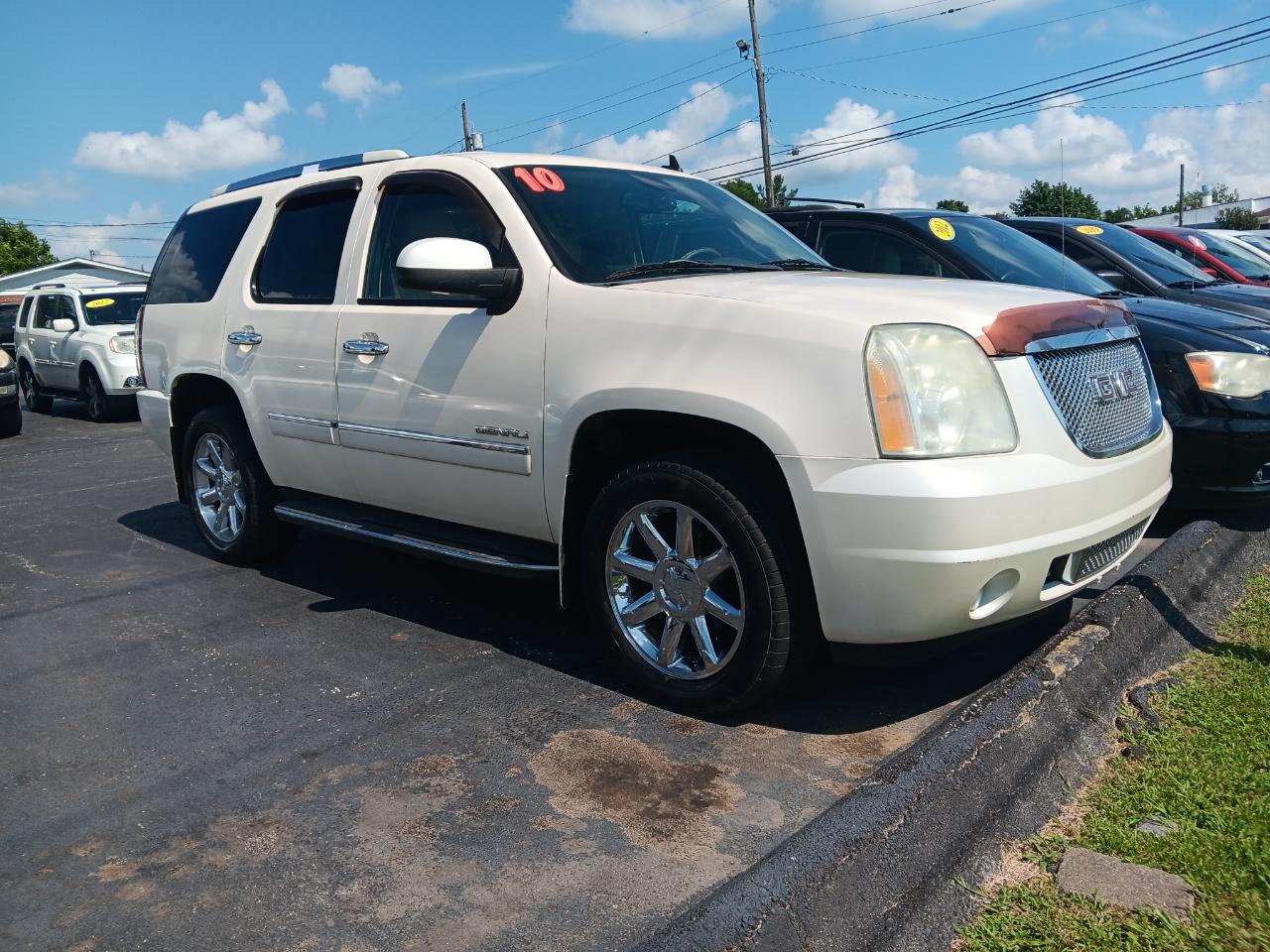 GMC Yukon AWD 4dr 1500 Denali 2010