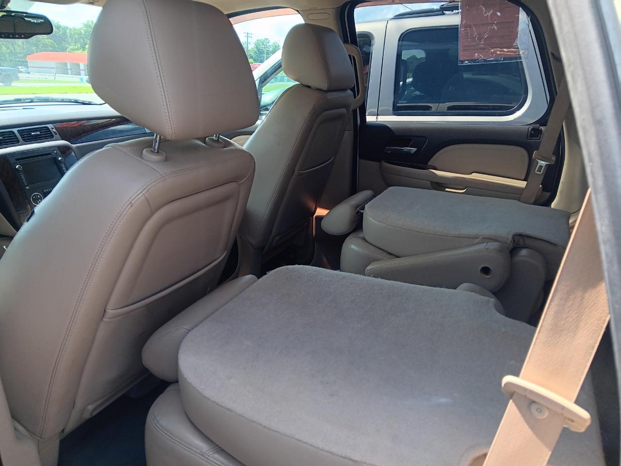 GMC Yukon AWD 4dr 1500 Denali 2010
