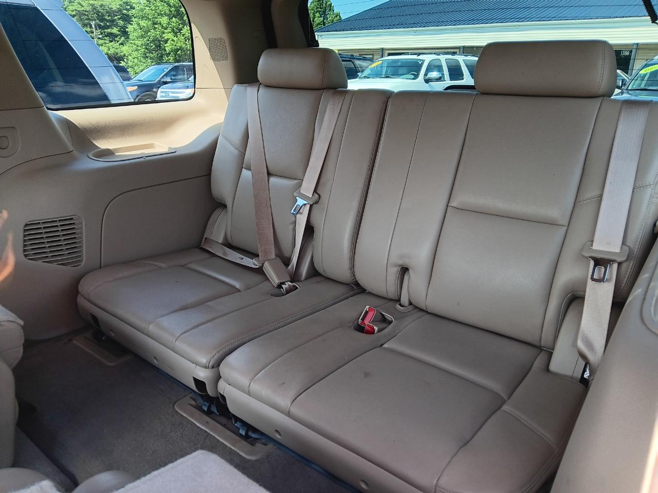 GMC Yukon AWD 4dr 1500 Denali 2010
