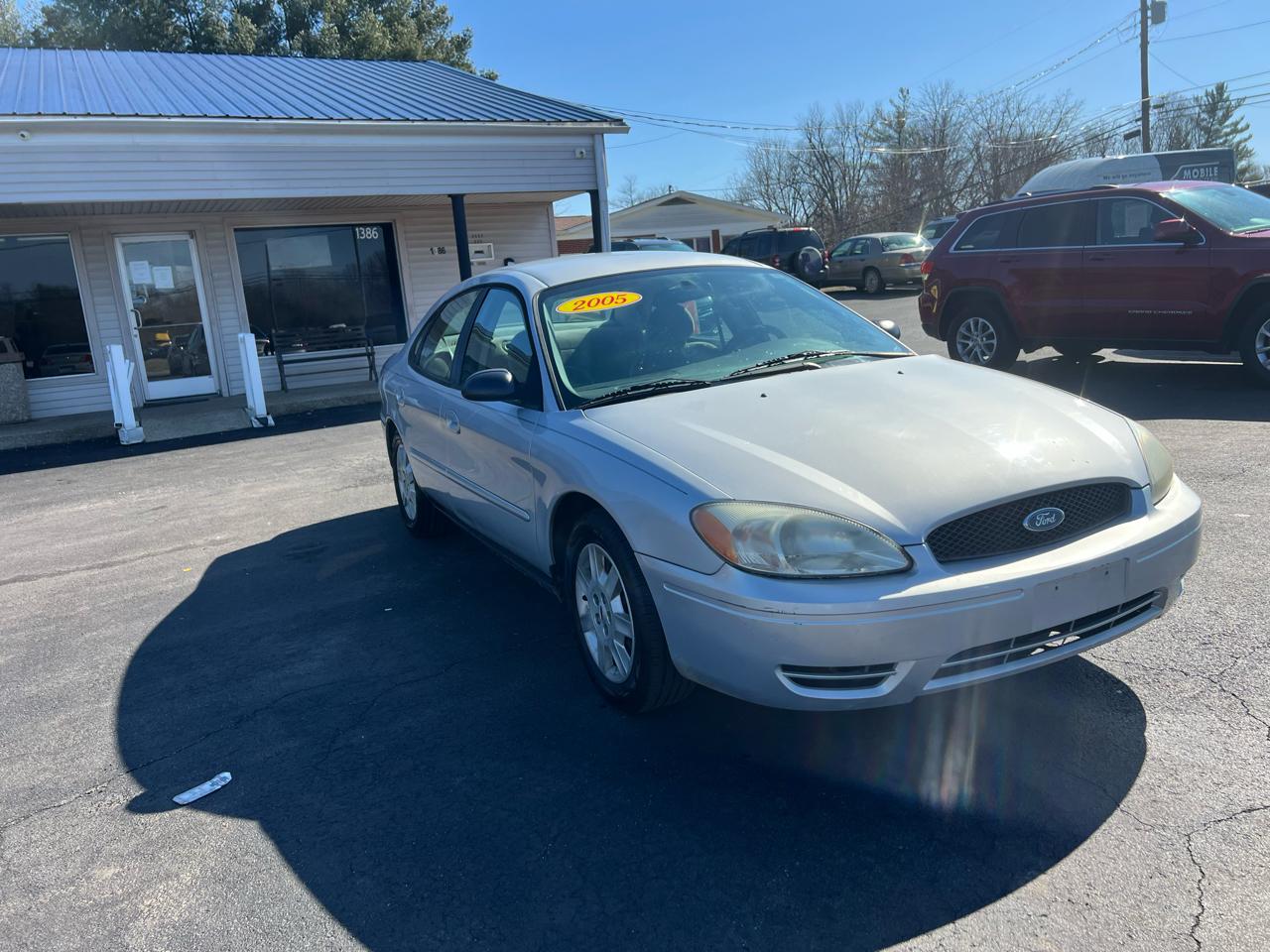 Ford Taurus 4dr Sdn SE 2005