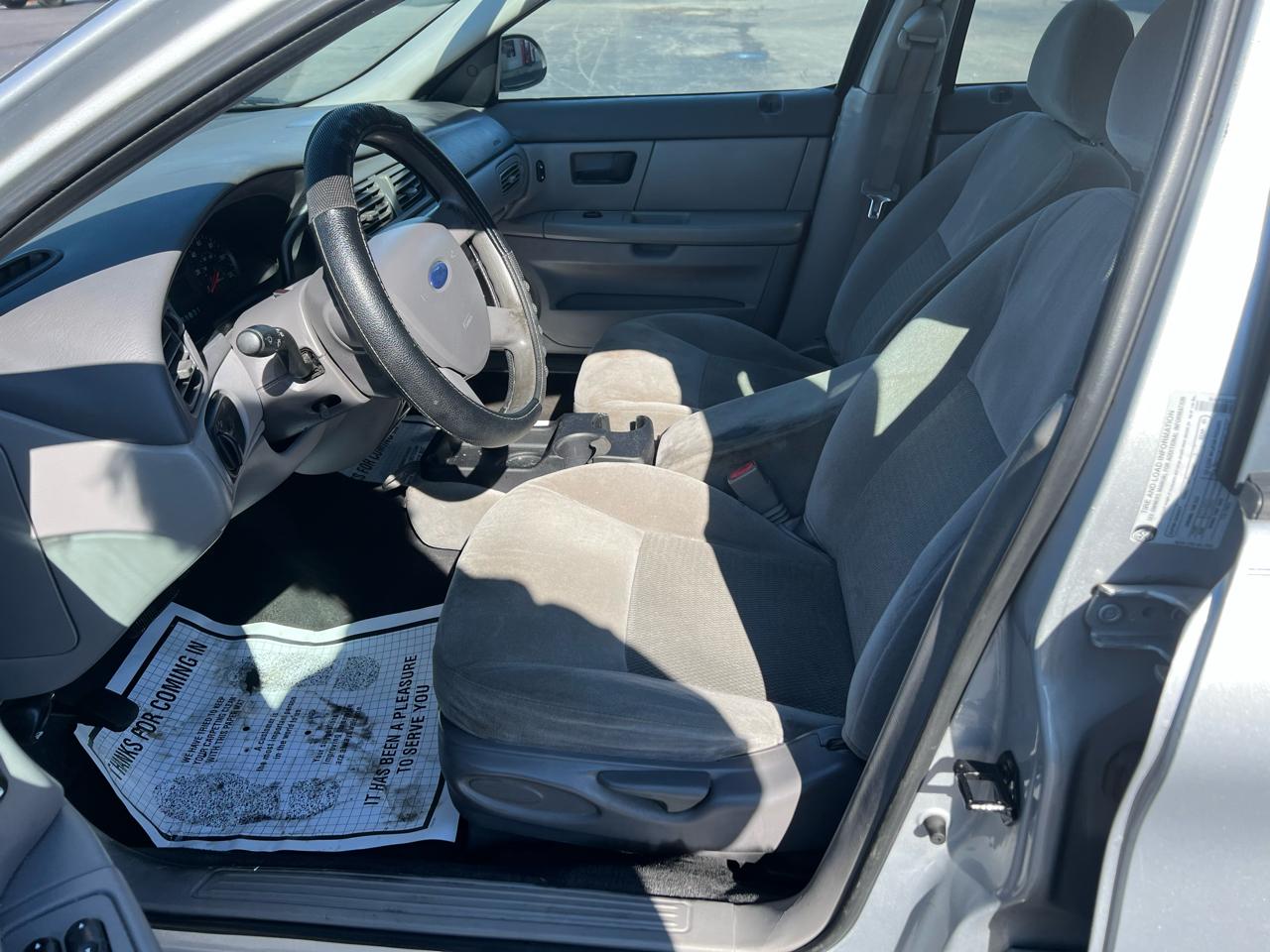 Ford Taurus 4dr Sdn SE 2005