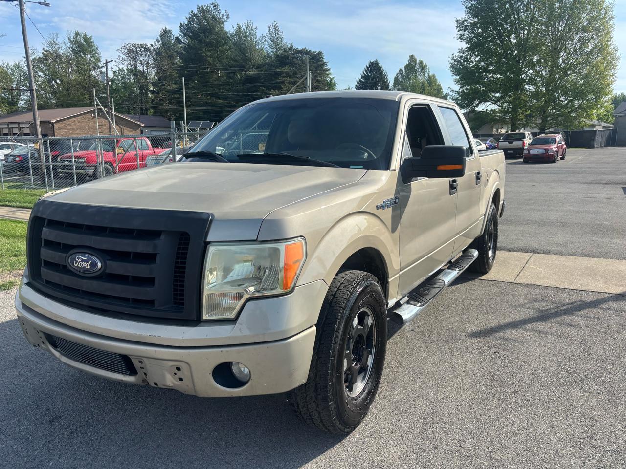 Ford F-150 2WD SuperCrew 145" XL 2010