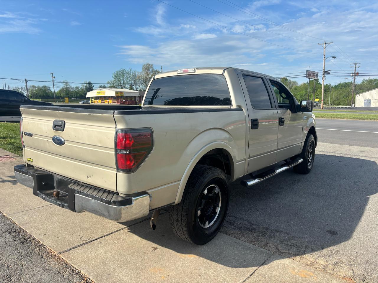 Ford F-150 2WD SuperCrew 145" XL 2010