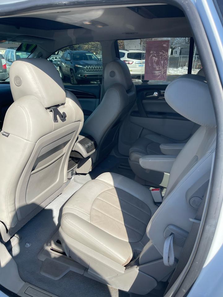 Buick Enclave FWD 4dr Leather 2017