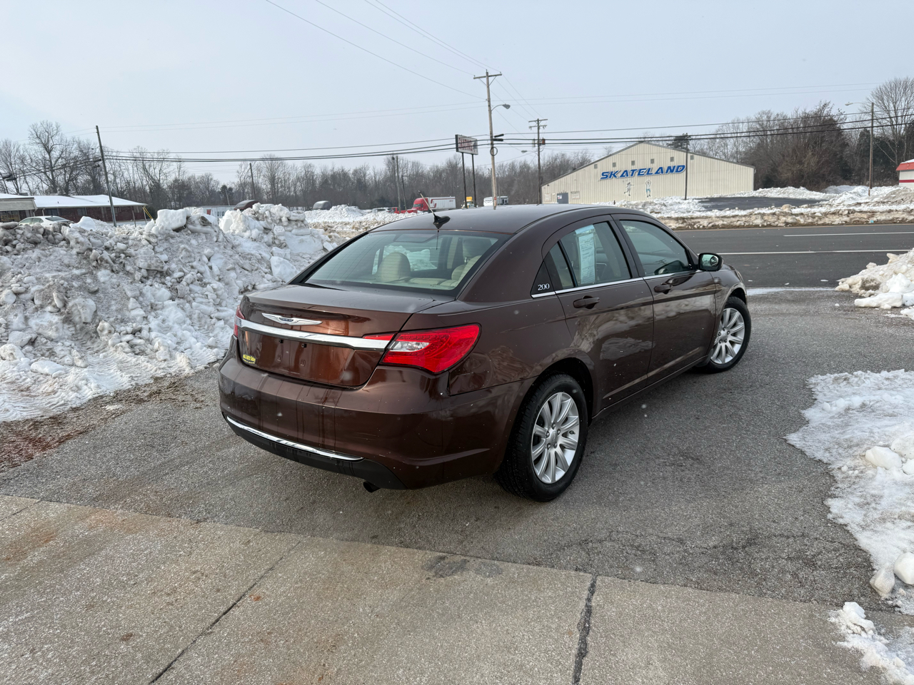Chrysler 200 4dr Sdn Touring 2012