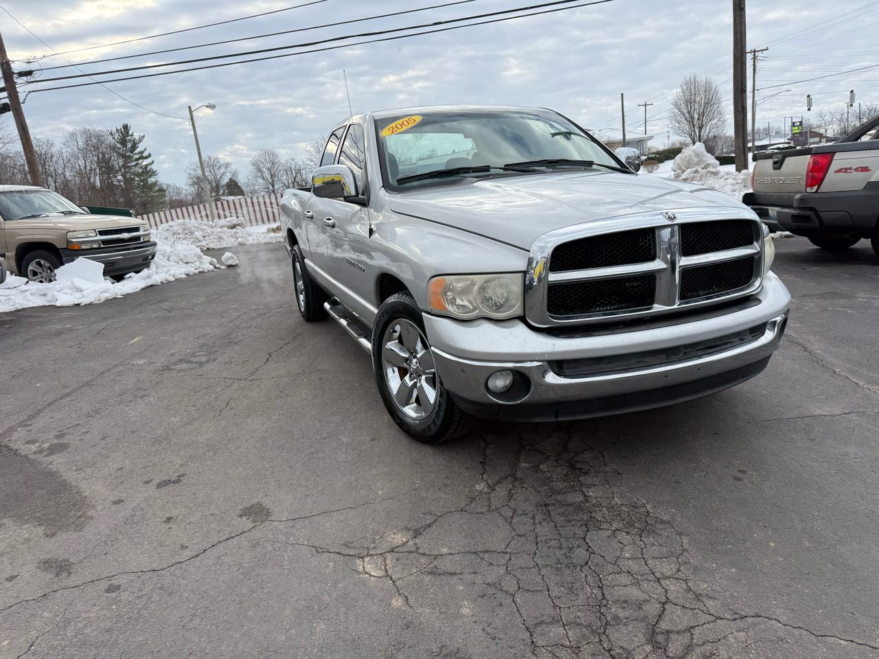 2005 Dodge Ram 1500 4dr Quad Cab 140.5" WB SLT
