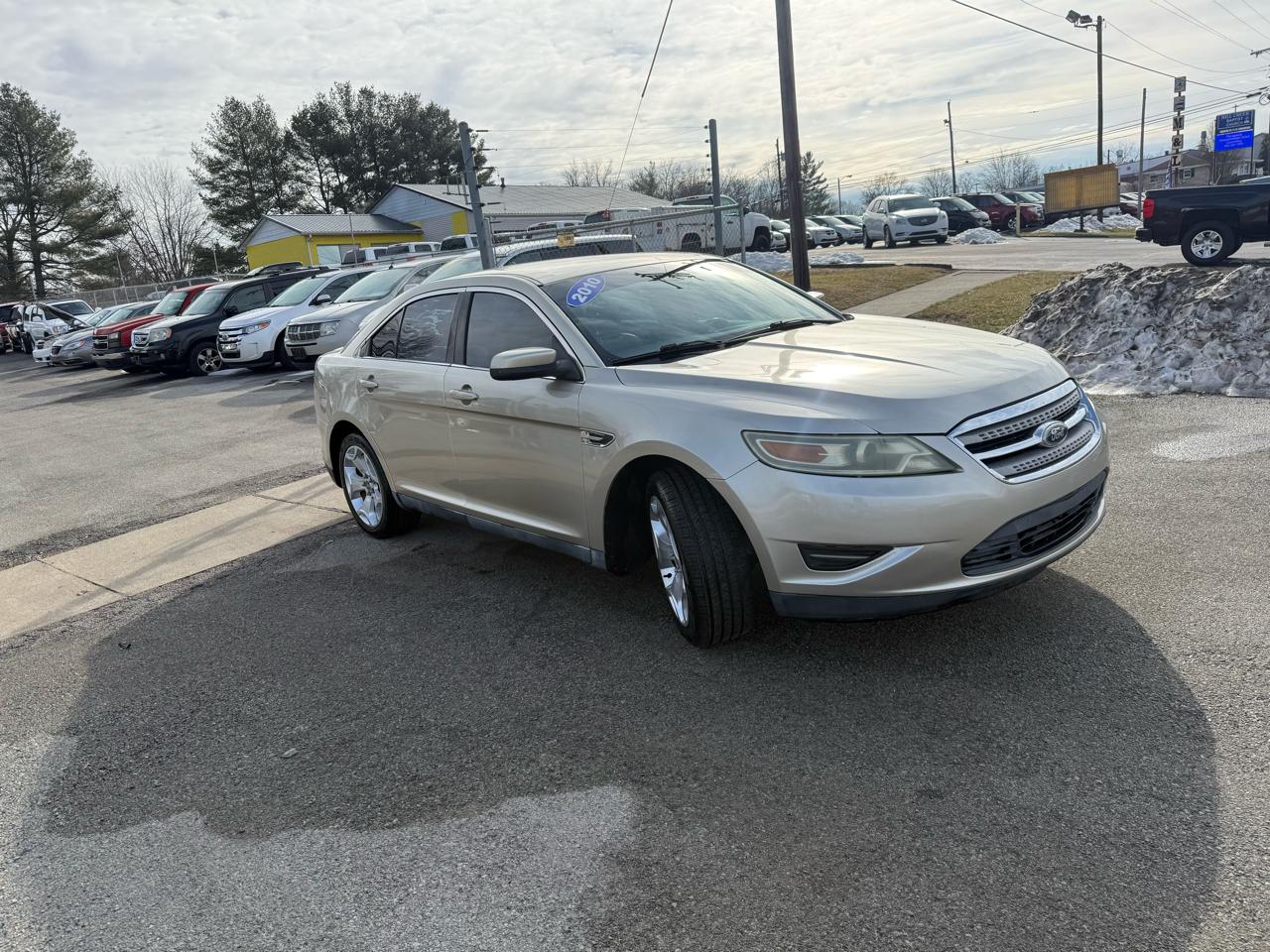 Ford Taurus 4dr Sdn SEL FWD 2010